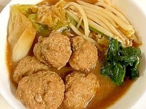 すみれの濃厚みそ味鍋スープの素で　肉団子鍋